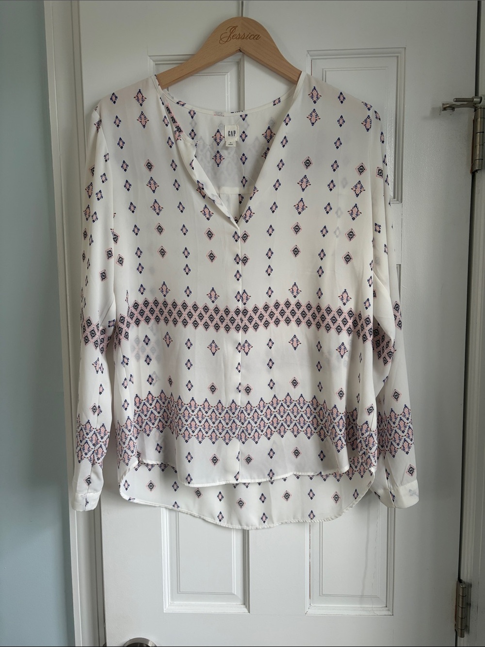 GAP White V-Neck Tunic with Pink and Navy Geometric Print